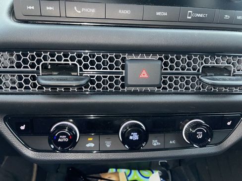 Used 2024 Honda HR-V Sport image 11