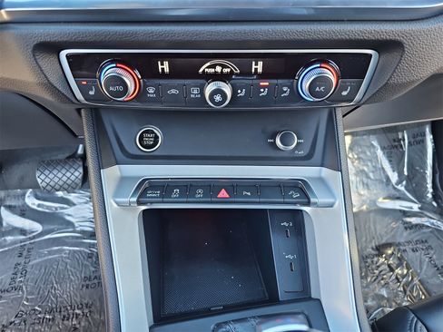 Used 2022 Audi Q3 2.0T Premium Plus w/ Premium Plus Package image 22