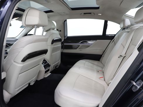 Used 2020 BMW 750i xDrive w/ Executive Package image 24