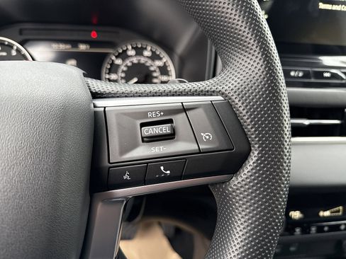 New 2025 Mitsubishi Outlander ES image 17