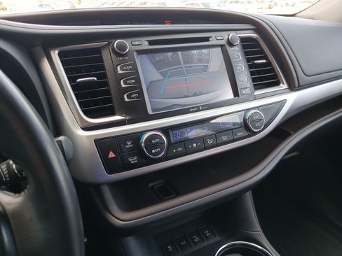 Used 2015 Toyota Highlander XLE AWD/4WD image 14