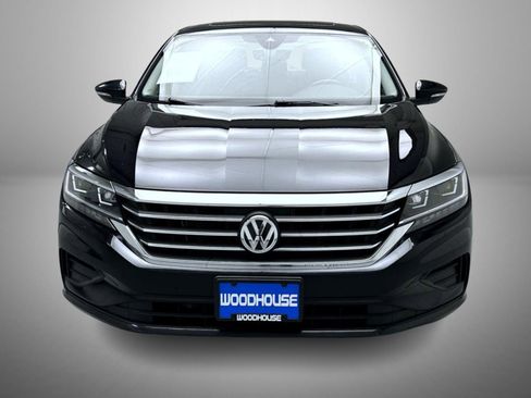 Used 2021 Volkswagen Passat 2.0T SE image 2