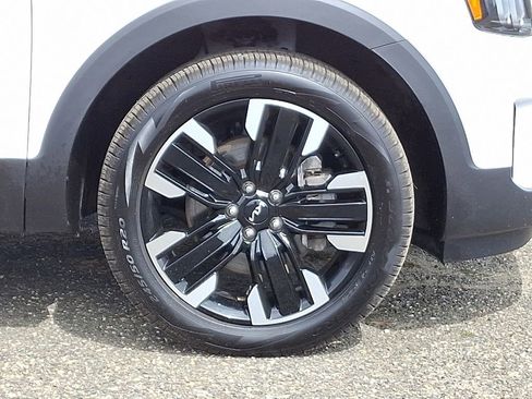 Certified 2025 Kia Telluride SX w/ SX Captain's Chair Package FWD image 8