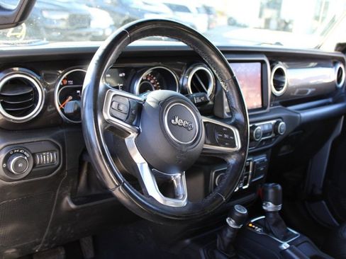 Used 2019 Jeep Wrangler Unlimited Sahara image 11