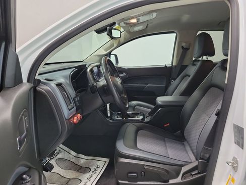 Used 2022 Chevrolet Colorado Z71 AWD/4WD image 2
