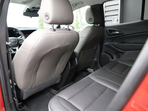 Used 2024 Chevrolet Trax ACTIV w/ Sunroof Package image 13