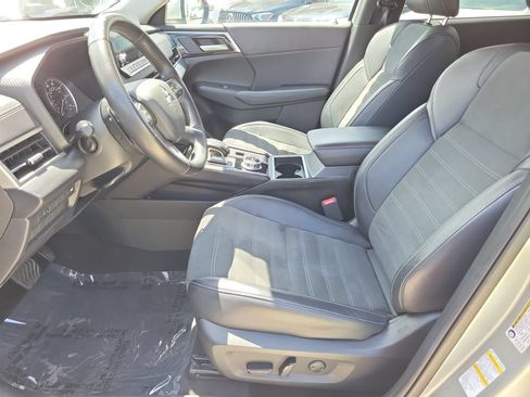 Used 2024 Mitsubishi Outlander SE FWD image 19