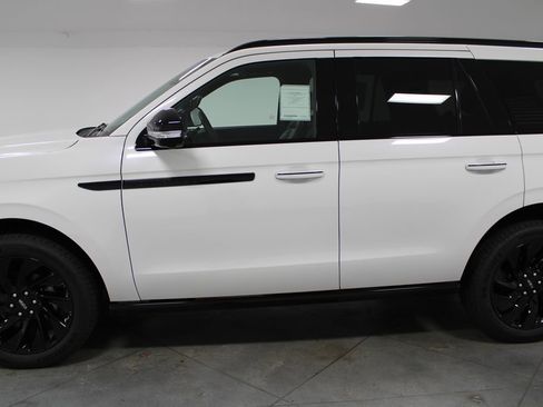 New 2025 Lincoln Navigator Reserve w/ Jet Appearance Package image 5