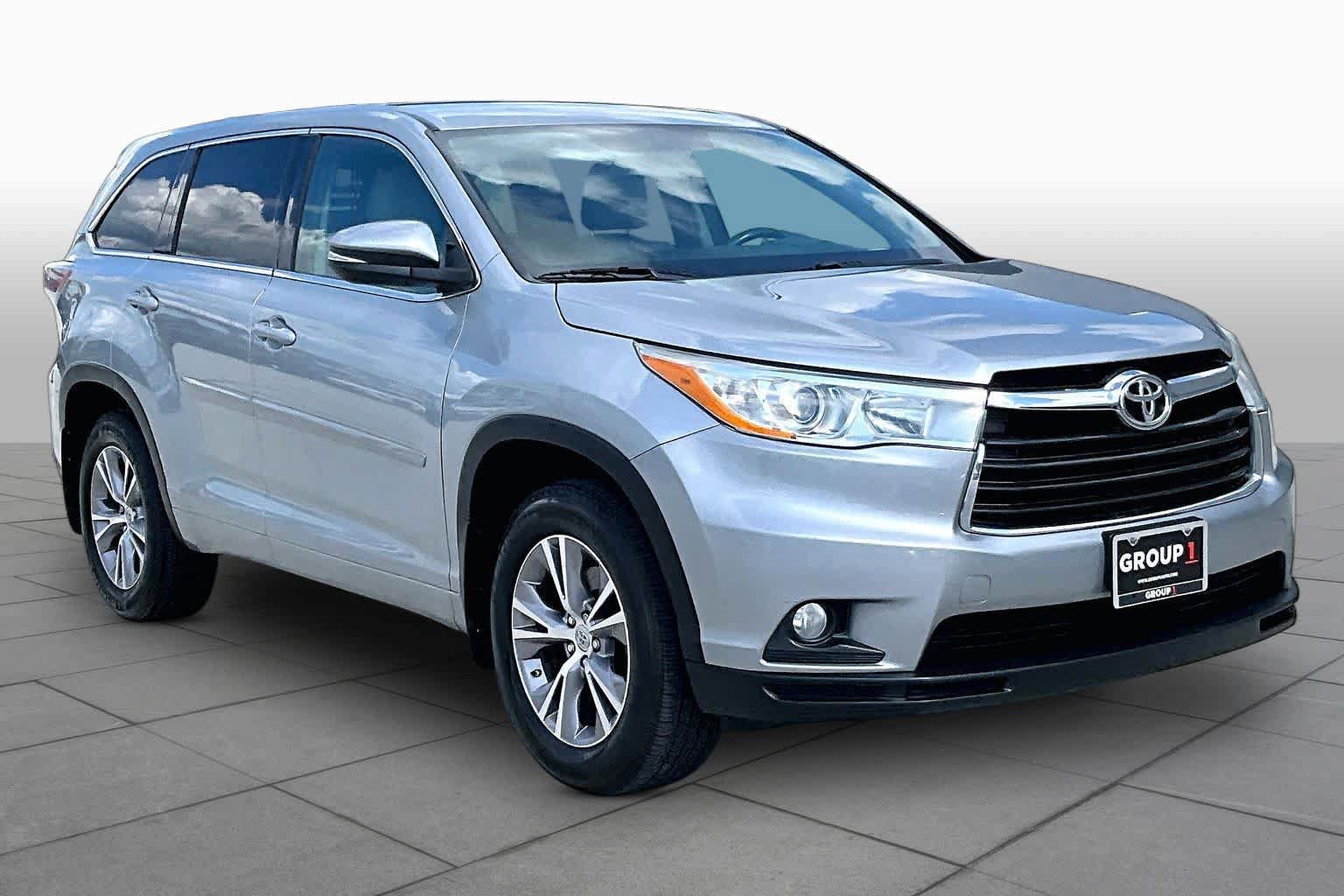 Used 2014 Toyota Highlander Plus AWD/4WD image 3