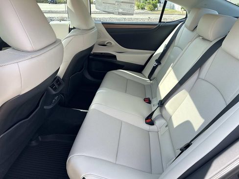 New 2025 Lexus ES 350 w/ Premium Package image 10