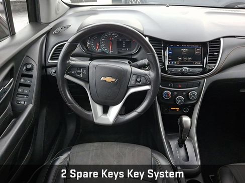 Used 2021 Chevrolet Trax LT w/ LT Convenience Package image 14