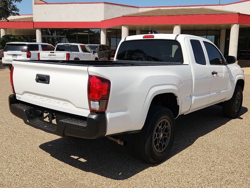Used 2022 Toyota Tacoma SR RWD image 4