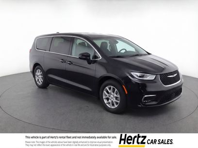 Used 2024 Chrysler Pacifica Touring-L