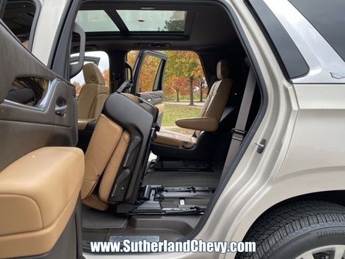 Used 2021 Cadillac Escalade Premium Luxury w/ LPO, Illumination Package image 40