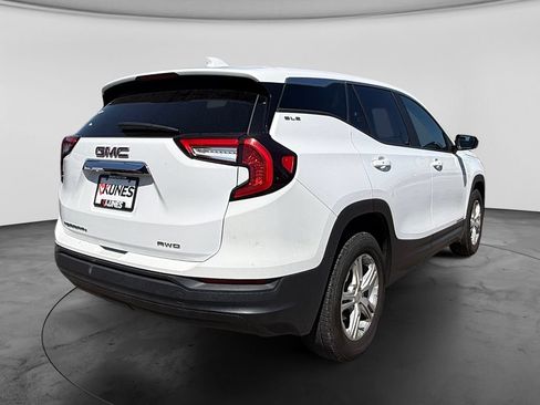 Used 2024 GMC Terrain SLE AWD/4WD image 9