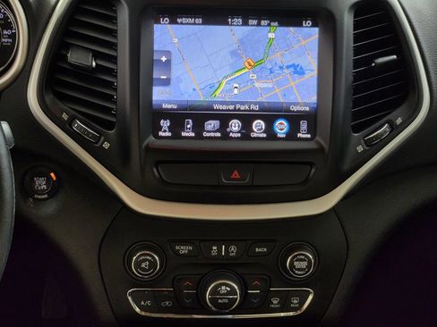 Used 2016 Jeep Cherokee Limited w/ Luxury Group AWD/4WD image 19