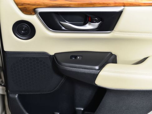 Used 2018 Honda CR-V Touring image 25