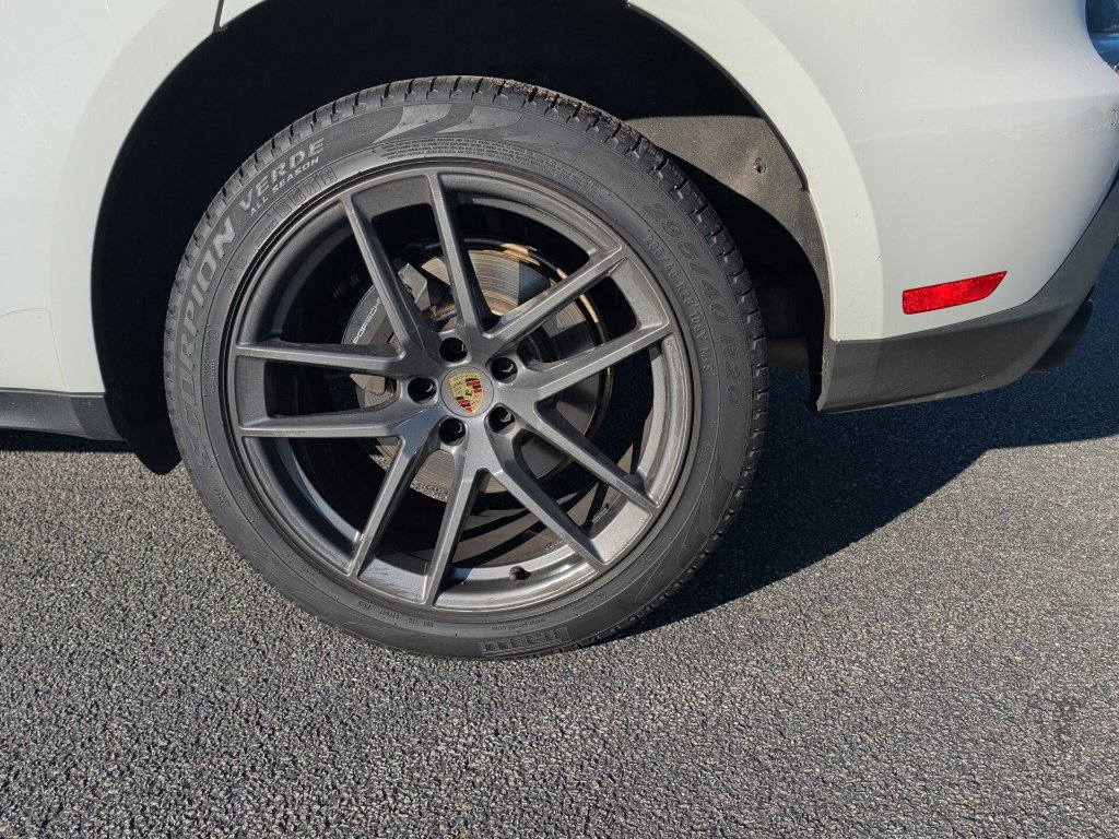 Used 2025 Porsche Macan Turbo AWD/4WD image 5