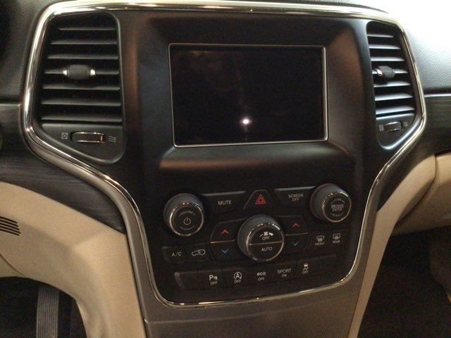 Used 2020 Jeep Grand Cherokee Laredo AWD/4WD image 26