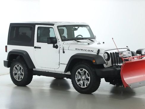 Used 2017 Jeep Wrangler Rubicon w/ Connectivity Group AWD/4WD image 8