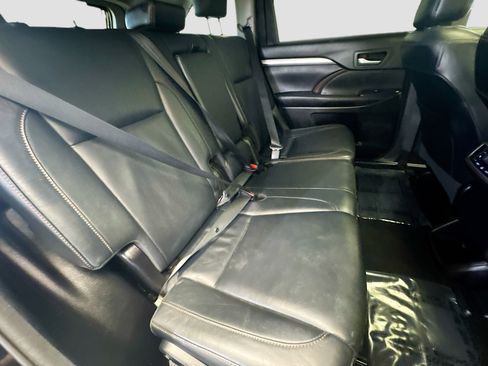 Used 2017 Toyota Highlander XLE image 15