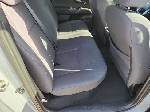 Used 2019 Toyota Tacoma TRD Sport image 21