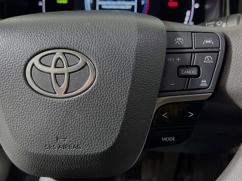 Used 2025 Toyota Camry LE w/ Convenience Package FWD image 16