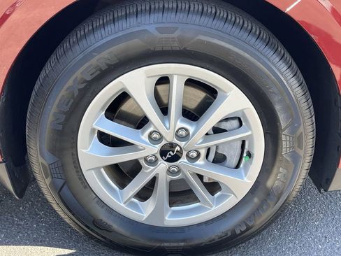 Used 2022 Kia Carnival LX image 9