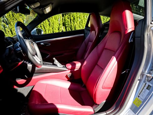 Used 2025 Porsche 718 Cayman image 16