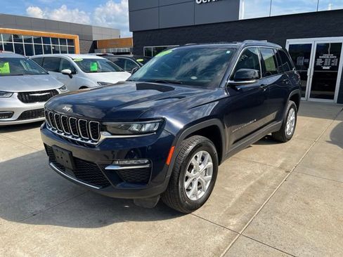 Used 2023 Jeep Grand Cherokee Limited AWD/4WD image 3