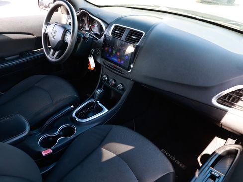 Used 2014 Dodge Avenger SE image 16