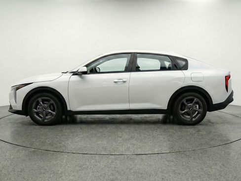 Used 2025 Kia K4 LXS image 5