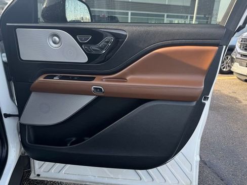 Used 2023 Lincoln Aviator Reserve w/ Equipment Group 201A image 14