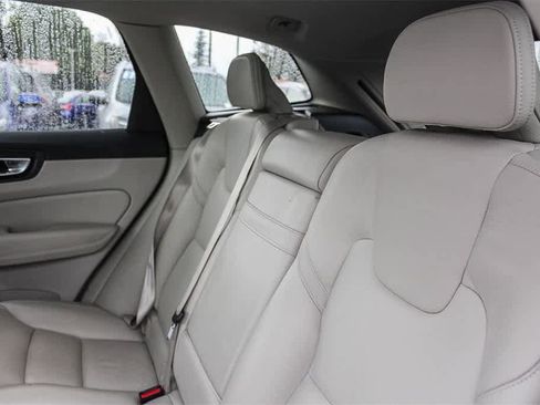 Used 2020 Volvo XC60 T5 Momentum w/ Protection Package Premier image 23