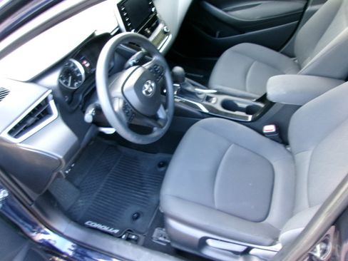 Used 2021 Toyota Corolla LE image 10