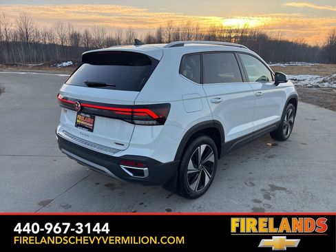 Used 2025 Volkswagen Taos SE image 9