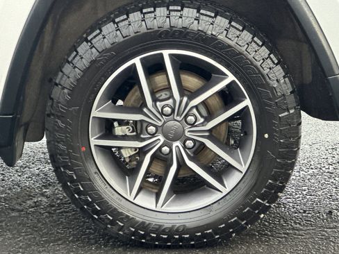 Used 2022 Jeep Grand Cherokee Limited image 26