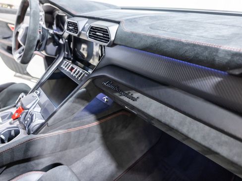 Used 2023 Lamborghini Urus Performante image 40