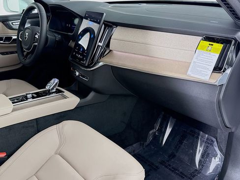 New 2026 Volvo XC90 T8 Plus w/ Protection Package Premier image 31