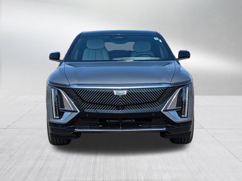 Used 2026 Cadillac Lyriq Luxury w/ LPO, Floor Liner Package AWD/4WD image 2