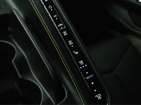 Used 2022 Chevrolet Corvette Stingray Premium Cpe w/ Z51 Performance Package RWD image 21