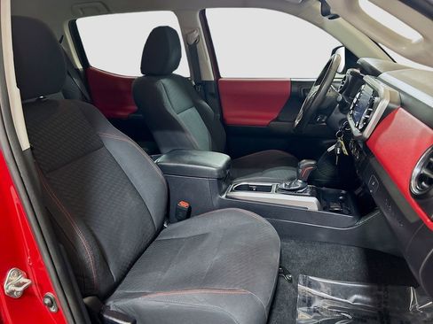 Used 2020 Toyota Tacoma SR5 image 23