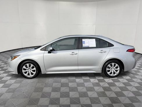 Used 2025 Toyota Corolla LE FWD image 5