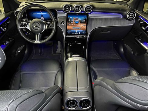 Used 2025 Mercedes-Benz GLC 300 4MATIC image 37