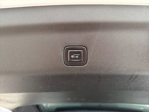 Used 2023 Chevrolet Tahoe Z71 w/ Luxury Package AWD/4WD image 19