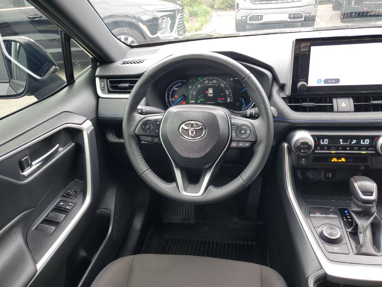 Used 2025 Toyota RAV4 SE AWD/4WD image 13