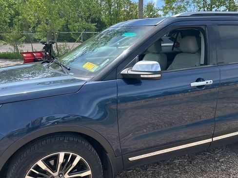 Used 2017 Ford Explorer Platinum AWD/4WD image 2