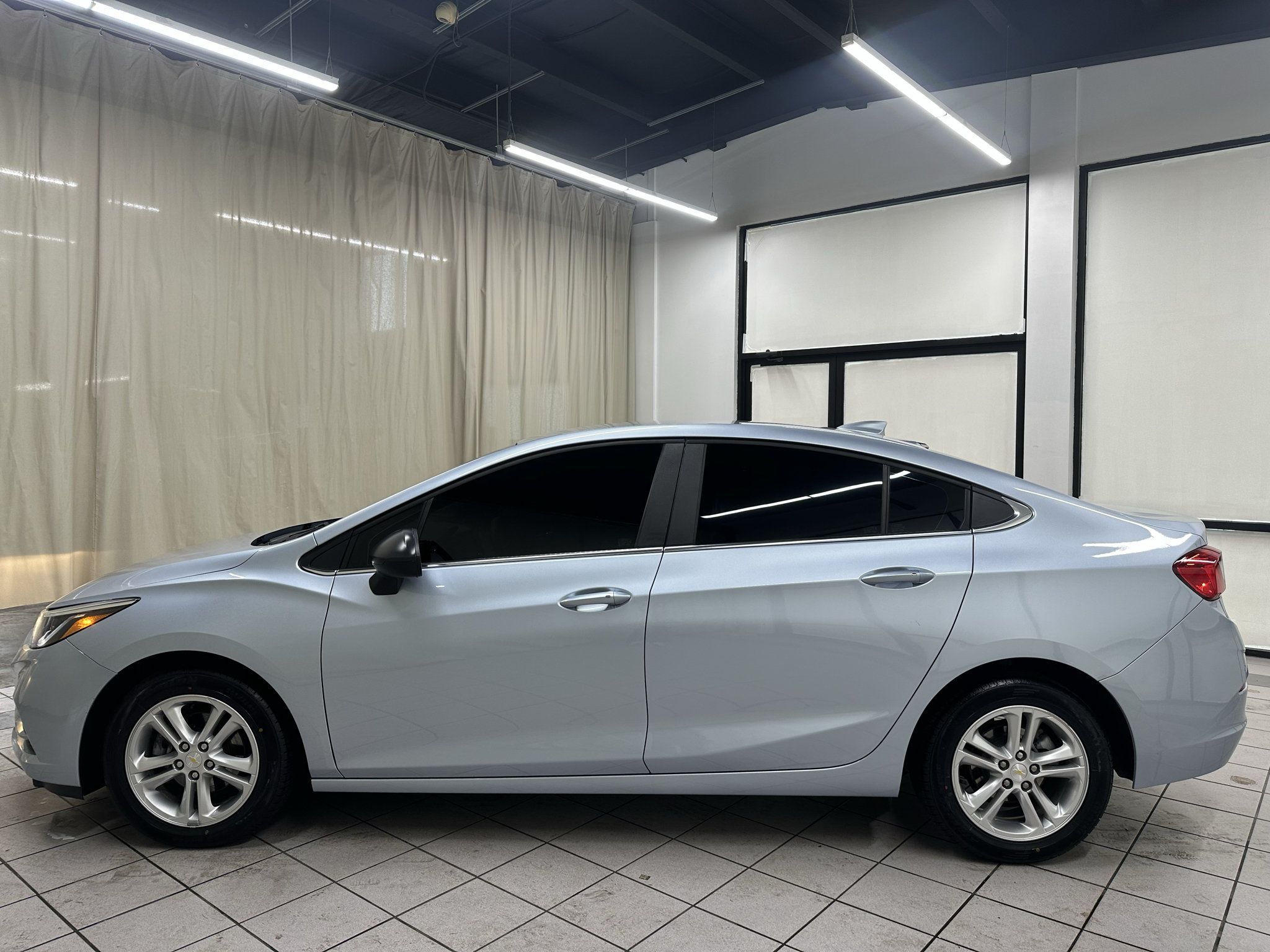 Certified 2018 Chevrolet Cruze LT w/ Convenience Package FWD image 10