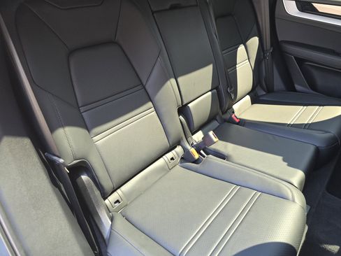 Certified 2025 Porsche Cayenne Coupe image 23