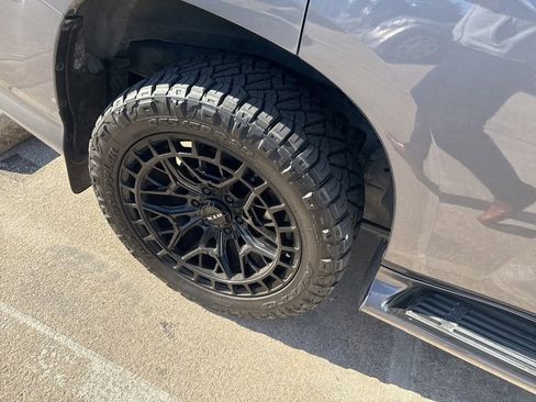 Used 2022 Lexus GX 460 Luxury w/ Off Road Package image 13